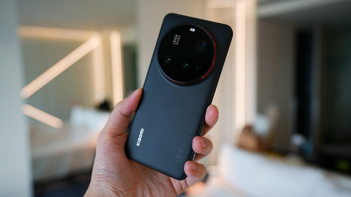 I replaced my $3,500 Sony camera with 200MP Android phone