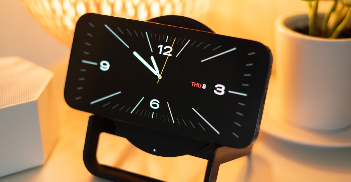 Apple’s plans for a smart display suffer a Siri-related setback