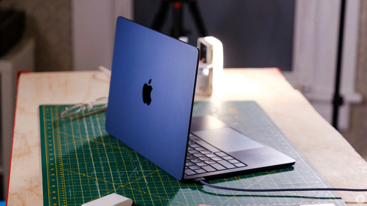 Apple discounts refurbished M2 MacBook Air by nearly $300