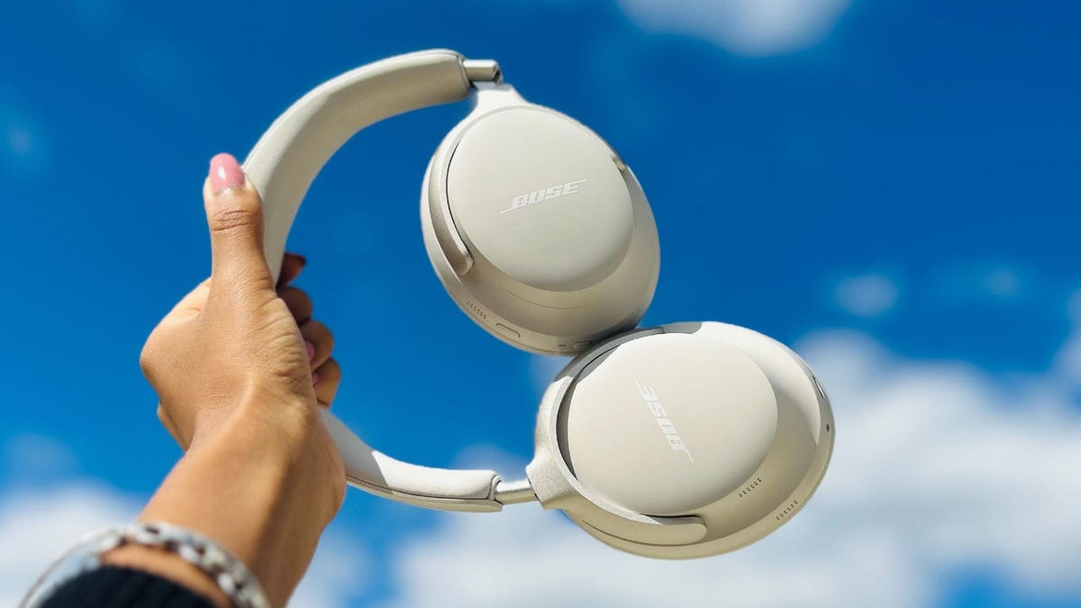 I recommend these Bose headphones for traveling and commuting