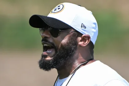 Mike Tomlin talks Steelers’ pursuit of Aaron Rodgers, possible timeline for decision