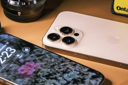 Buy any iPhone 16, get a free Apple Watch Series 10 with Freedom Mobile