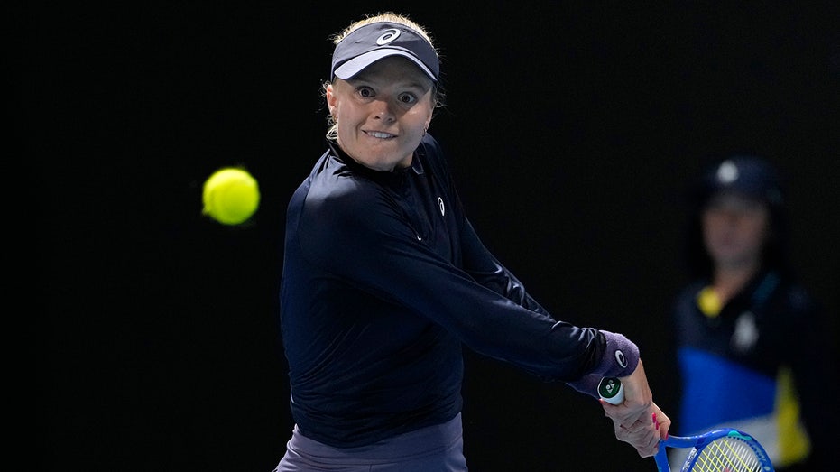 Tennis pro caught pleading with umpire to tell opponent to ‘wear deodorant’