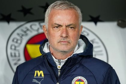 Mourinho grabs manager’s nose after cup defeat