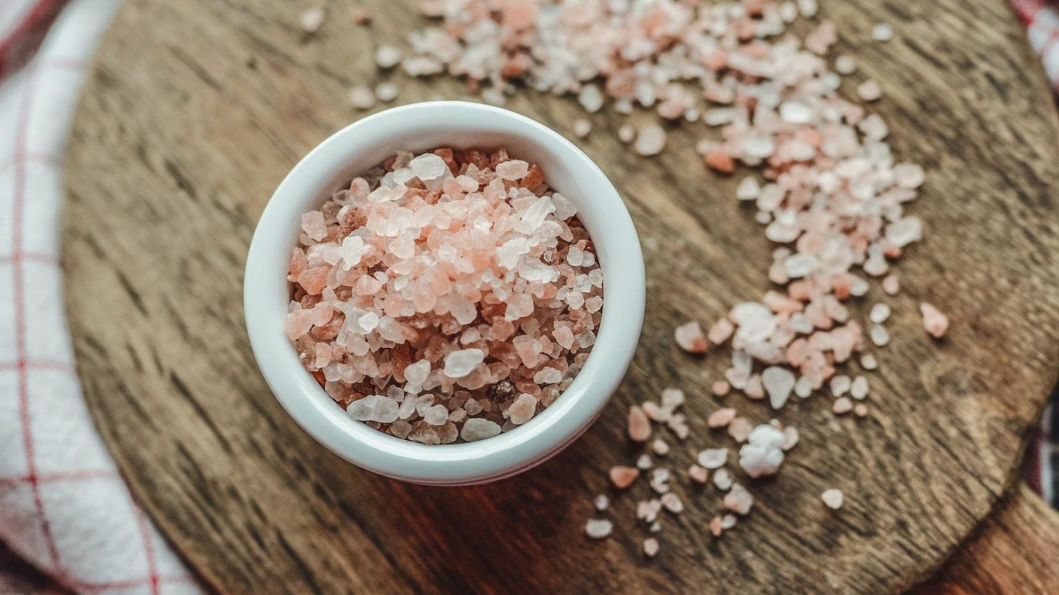 Table salt vs. Himalayan pink salt: Which is healthier?