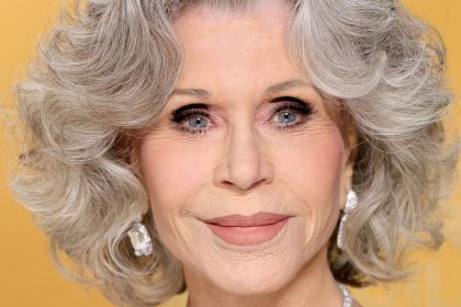 Jane Fonda given emotional standing ovation ahead of pointed SAG speech during Lifetime Achievement honor