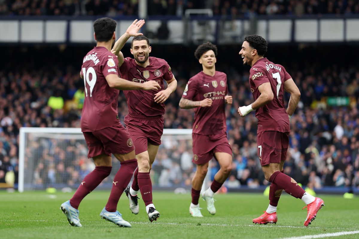 Why are there midweek games in the Premier League on Gameweek 33?