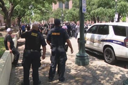 Texas constable deputy shot in Houston outside Family Law Center, suspect wounded