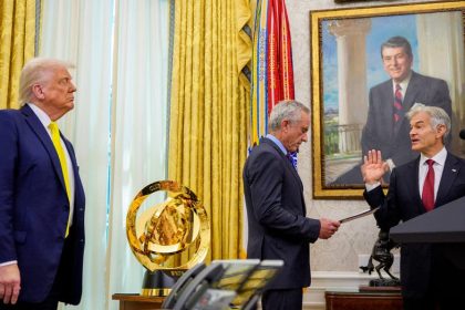 Young girl faints during Trump’s remarks at Dr. Oz White House swearing-in ceremony
