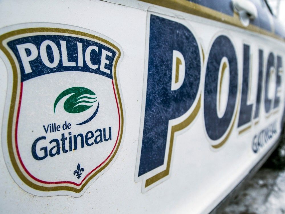 Worker removing snow in Gatineau dead after being hit by heavy vehicle