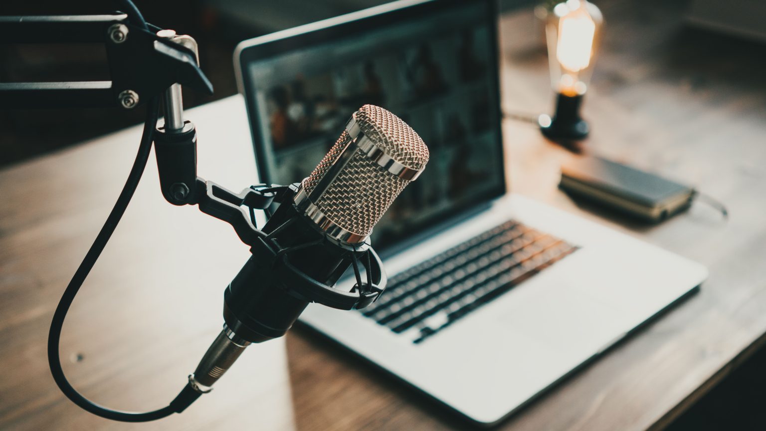 I tried the latest update to NotebookLM and it’s never been easier to make an AI podcast out of other people’s articles, for better or worse