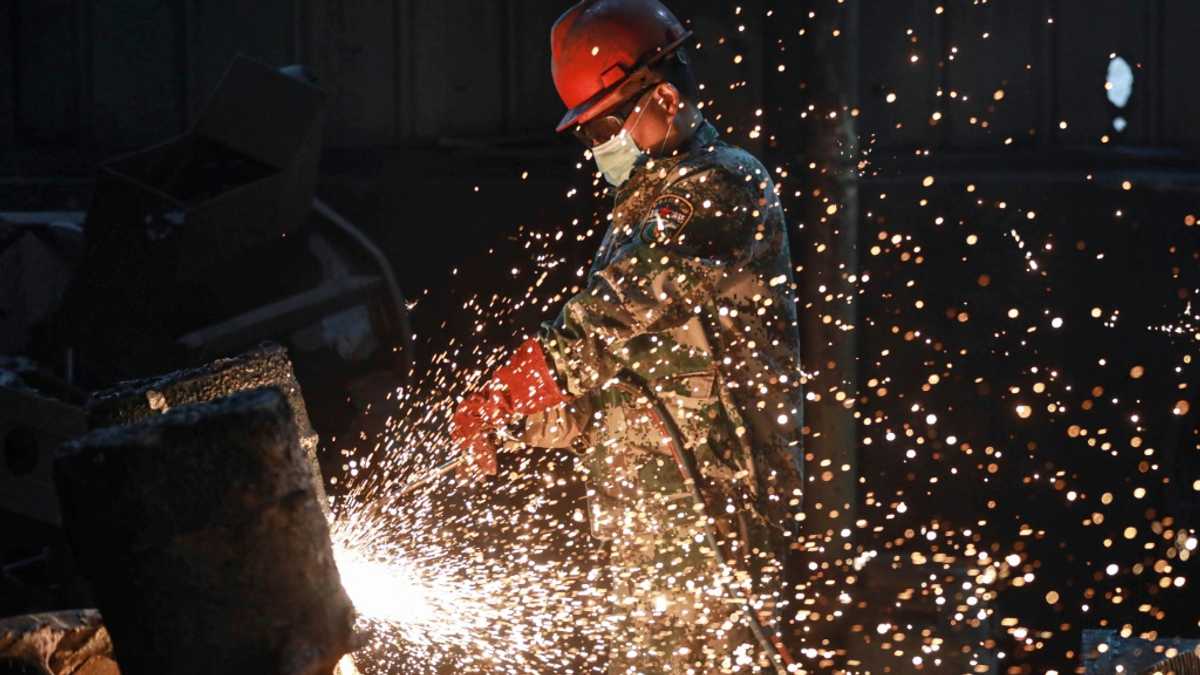 China’s manufacturing shrinks in April as trade war bites