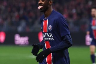 How much does Dembele earn weekly and yearly at PSG?