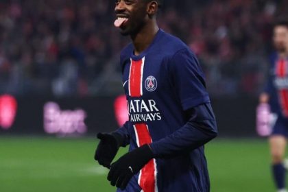 How much does Dembele earn weekly and yearly at PSG?