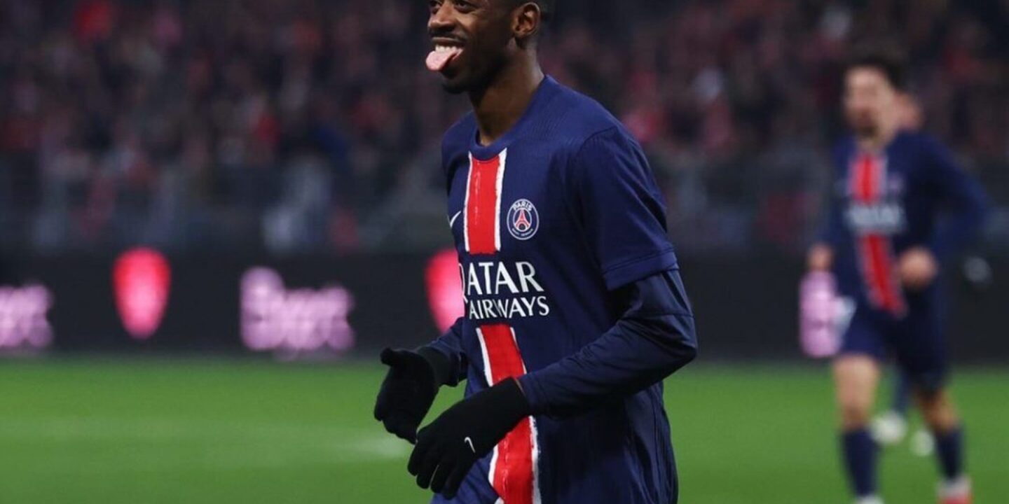 How much does Dembele earn weekly and yearly at PSG?