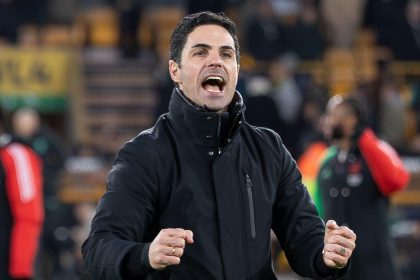 Arteta hilariously takes dog for walk