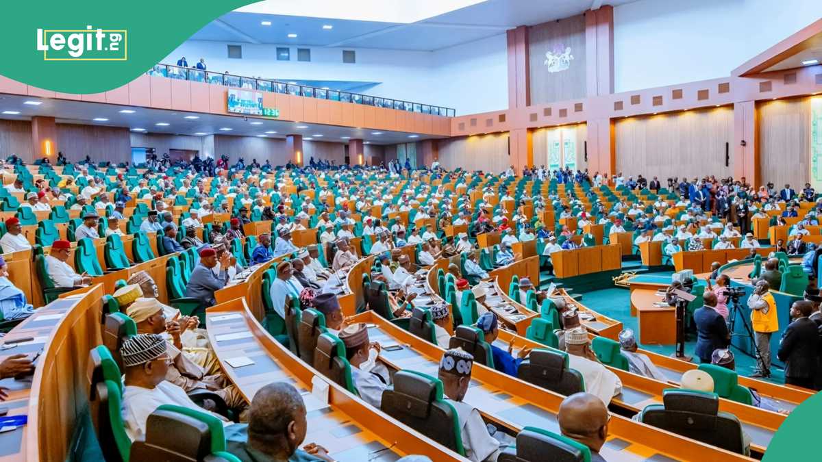 2027 election: Top political analyst spits fire as 22 Delta lawmakers resign from PDP, join APC