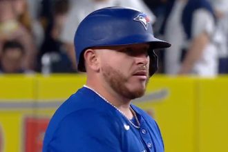 Kirk ropes two-run double to put Blue Jays ahead in the ninth
