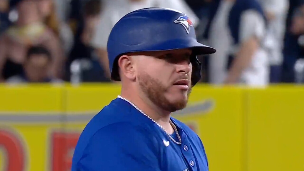 Kirk ropes two-run double to put Blue Jays ahead in the ninth