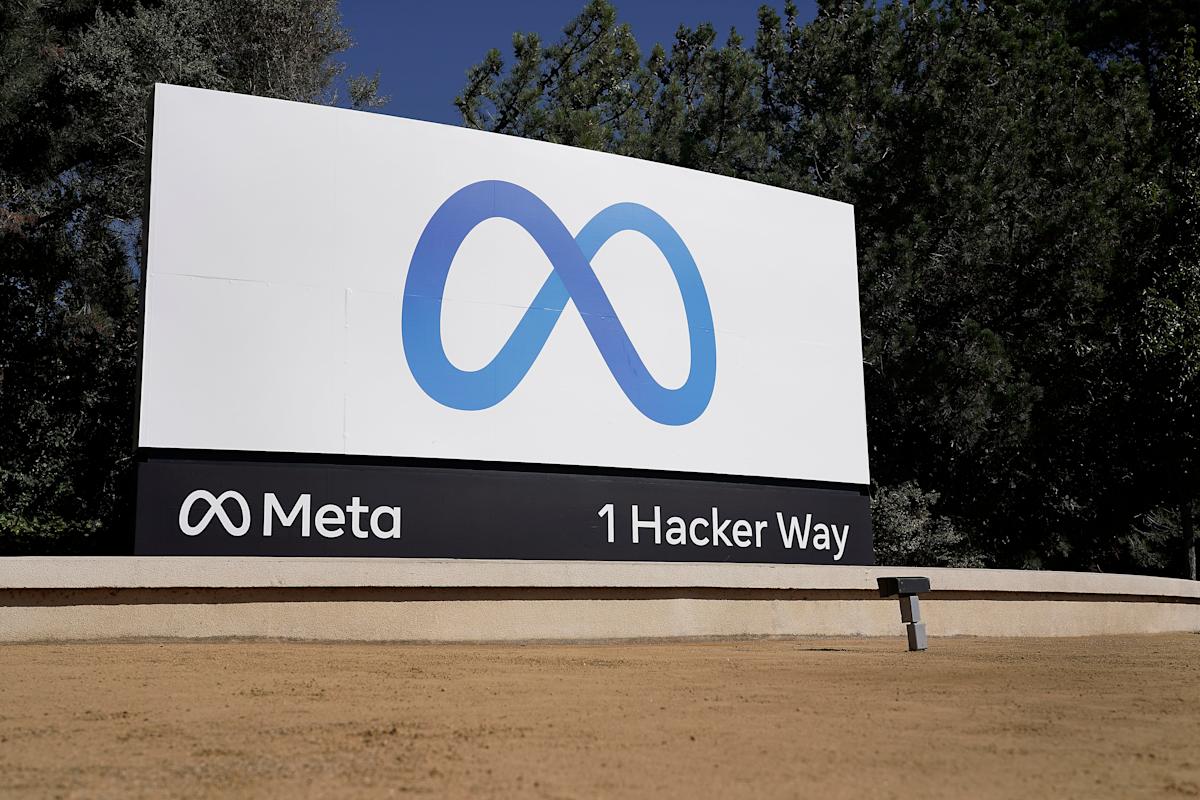 Apple Intelligence is busted on Meta’s iOS apps
