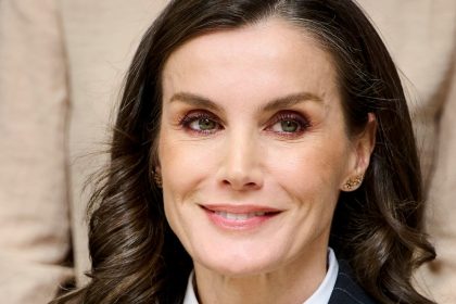 Queen Letizia surprises in menswear