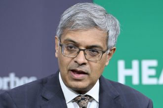Senators Challenge Trump’s NIH Pick on Vaccines, Grant Freezes