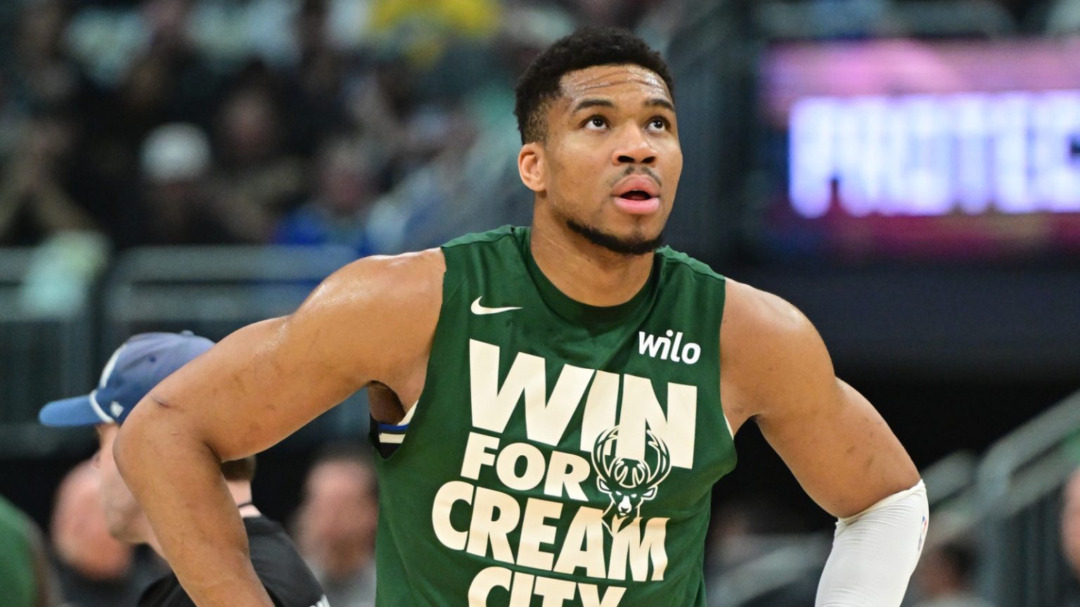 The time has come for Giannis Antetokounmpo to jump ship