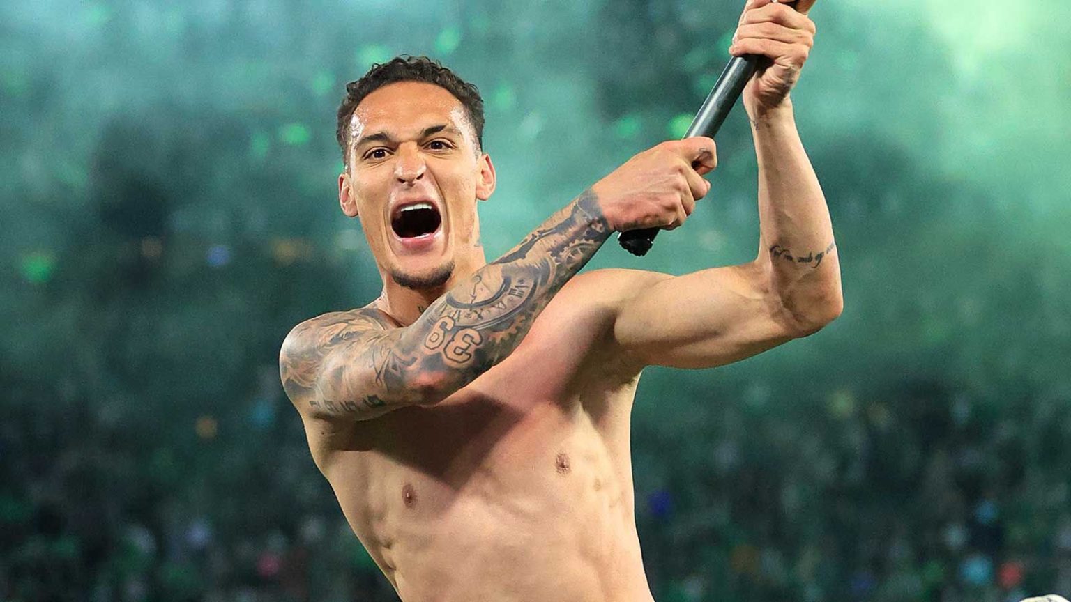 ¡Cuidado, Antony! Joaquín bromea con “secuestrar” al brasileño para asegurar su permanencia en el Real Betis