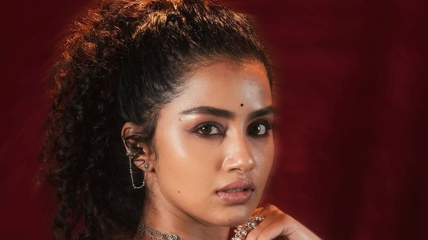 Bold and beautiful Anupama Parameswaran