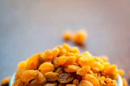 7 benefits of eating soaked raisins daily