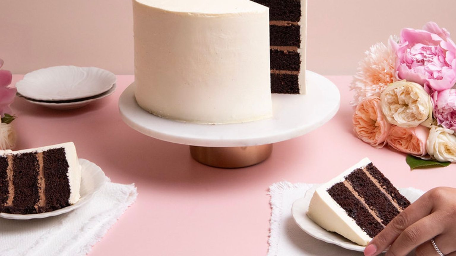 The minimalist wedding cakes to consider for your nuptials