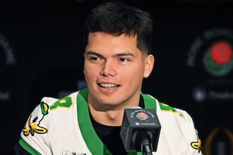 Dillon Gabriel’s Key Weapon at Oregan Forced to Sign for $0 After Going Undrafted
