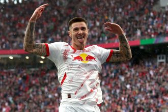Benjamin Sesko sends five-word transfer message to Premier League suitors