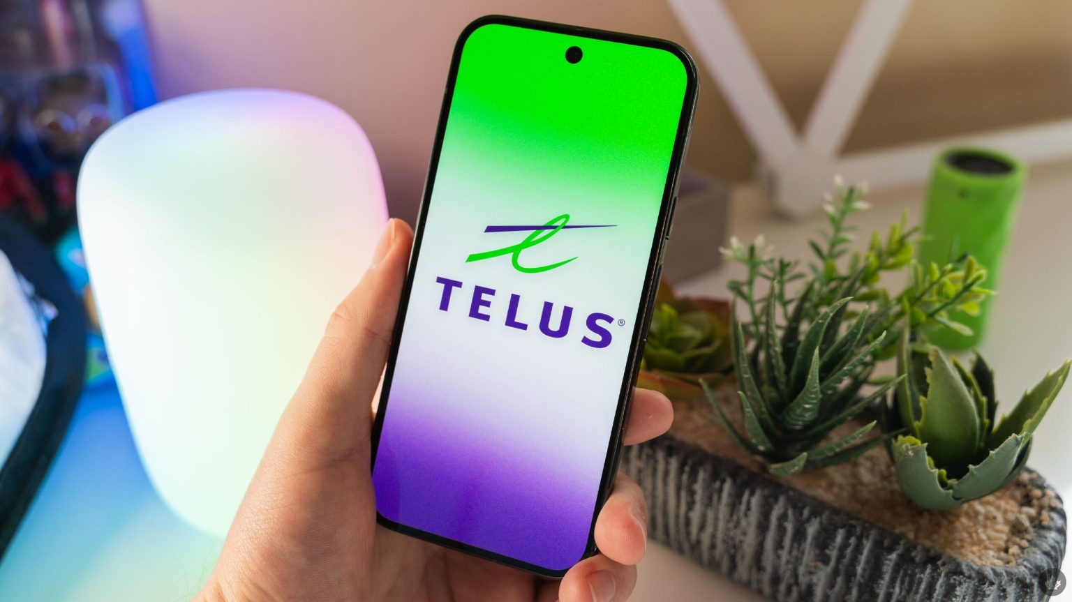 Telus joins Rogers, Bell, raises wireless plan prices