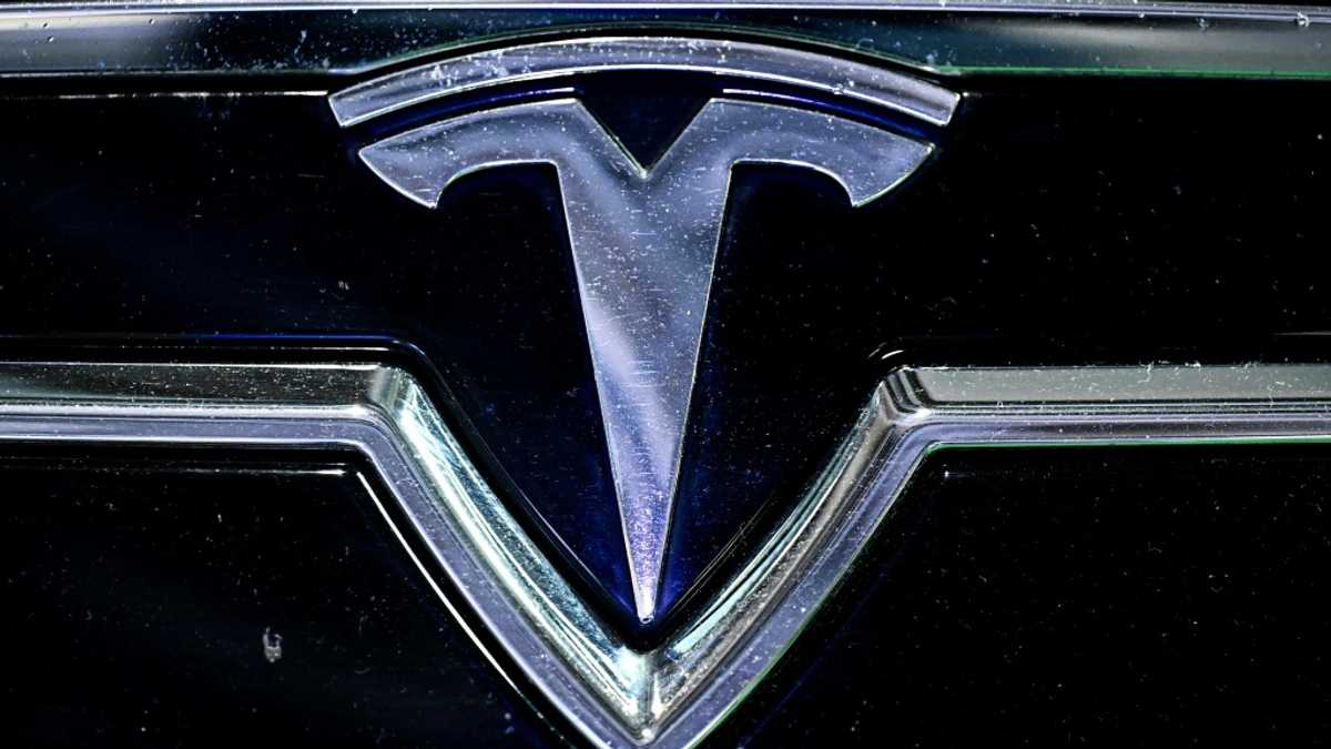 Tesla EU sales slump 52% in April: trade group