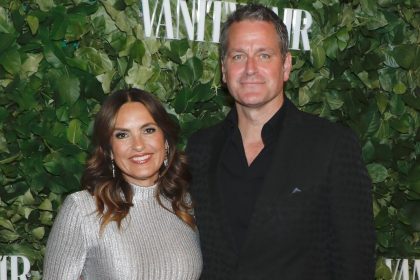 Mariska Hargitay can’t keep her eyes off her husband in must-see Cannes moment