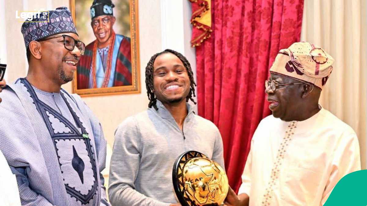 Ademola Lookman visits President Bola Tinubu in Lagos, presents CAF Award