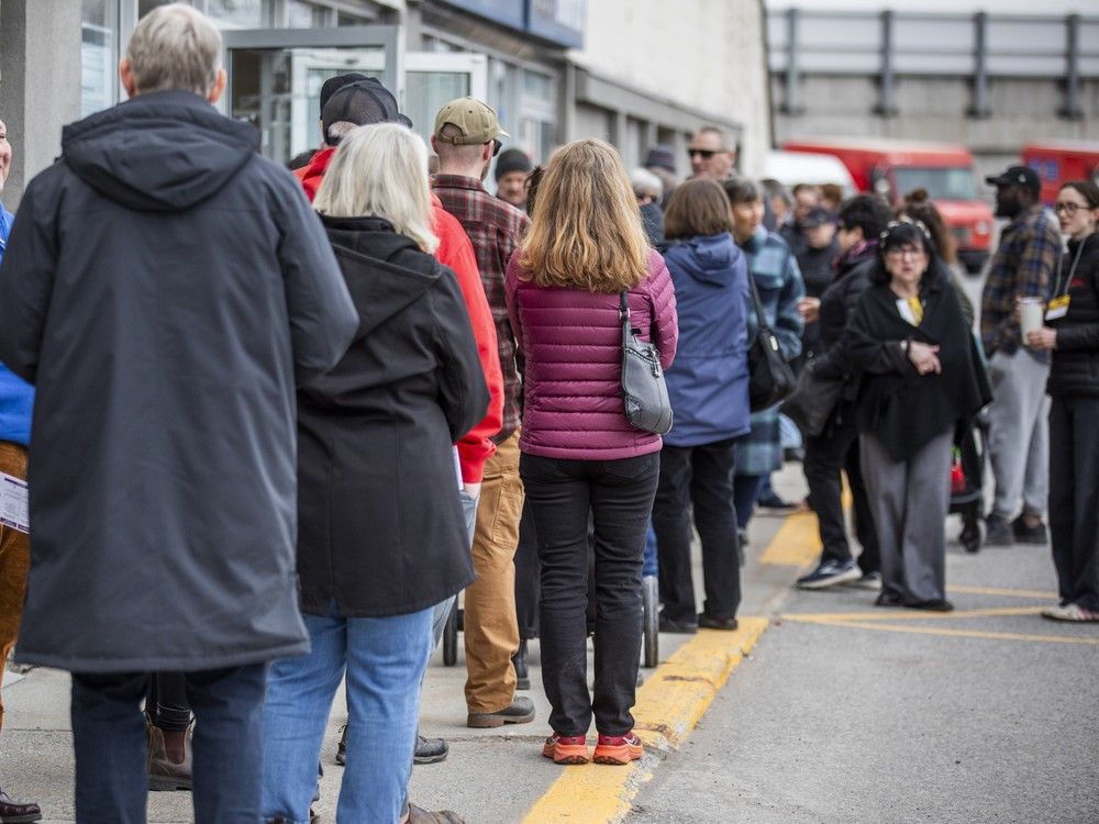 How long is the ‘longest ballot’ in the riding of Carleton?