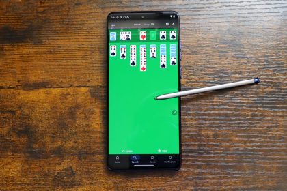 This $400 Motorola phone has no business being this good (and it has a stylus)