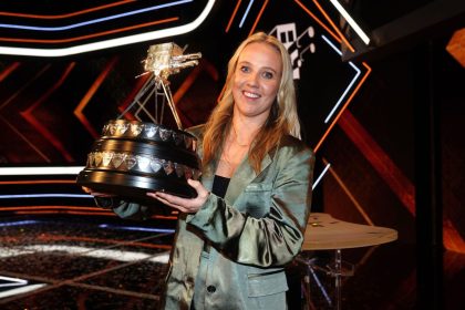 ‘I kept calling my mum, like, ‘I can’t do this’. She’d be at work, having to duck into a supply closet to take my call so she wouldn’t get in trouble. She had to come and see me in London every weekend’: Beth Mead opens up on Arsenal anxiety problem