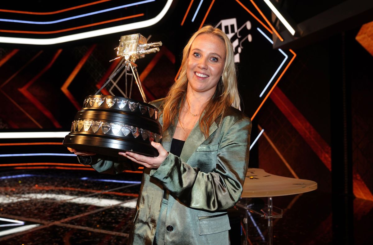 ‘I kept calling my mum, like, ‘I can’t do this’. She’d be at work, having to duck into a supply closet to take my call so she wouldn’t get in trouble. She had to come and see me in London every weekend’: Beth Mead opens up on Arsenal anxiety problem