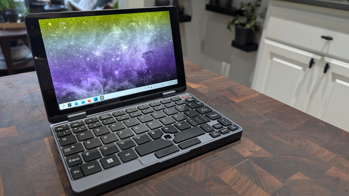 I installed Linux on this 8-inch mini laptop, and it’s my new favorite way of computing