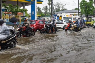 दिल्ली-NCR में बारिश के आसार, कई राज्यों में रेड अलर्ट जारी, पढ़ें