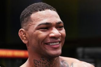 Michael Morales stops Gilbert Burns in the first round