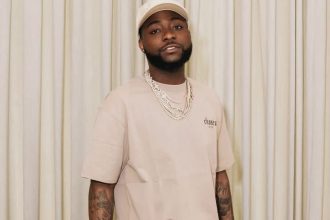 Davido gifts female fan ₦5 million for new hairdo