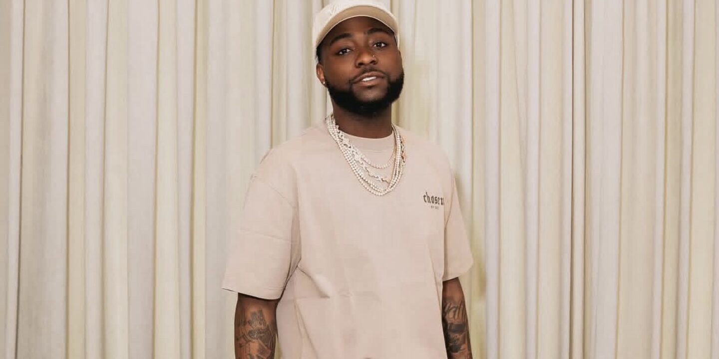 Davido gifts female fan ₦5 million for new hairdo