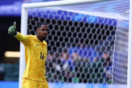 Manchester United receive ‘signal’ to make Mike Maignan move: report