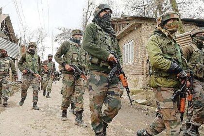 J&K: बांदीपोरा में सुरक्षाबलों के साथ मुठभेड़ में 1 आतंकी घायल, 2 पुलिसकर्मियों को भी लगी गोली