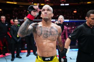 Charles Oliveira predicts knockout win over Ilia Topuria