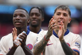 Chelsea to ‘accelerate contract talks’ with ‘world-class’ midfielder after £150,000 reveal